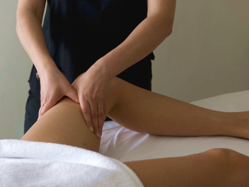 Massaggio drenante per gambe pesanti e cellulite