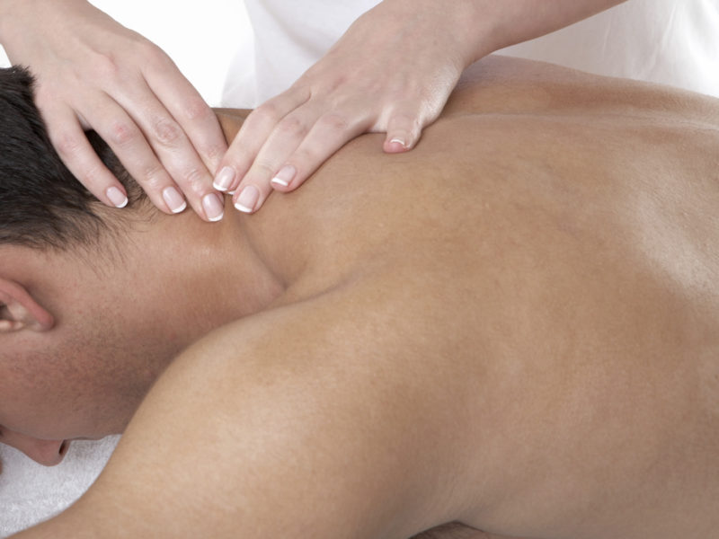 Per lui massaggio muscolare decontratturante e rilassante per tutto il corpo.
